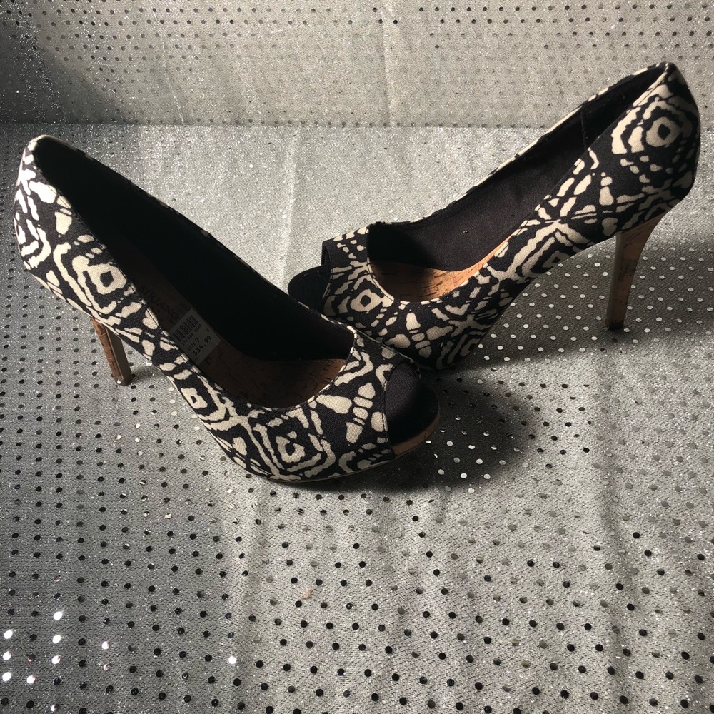 heels - Picture 3 of 4
